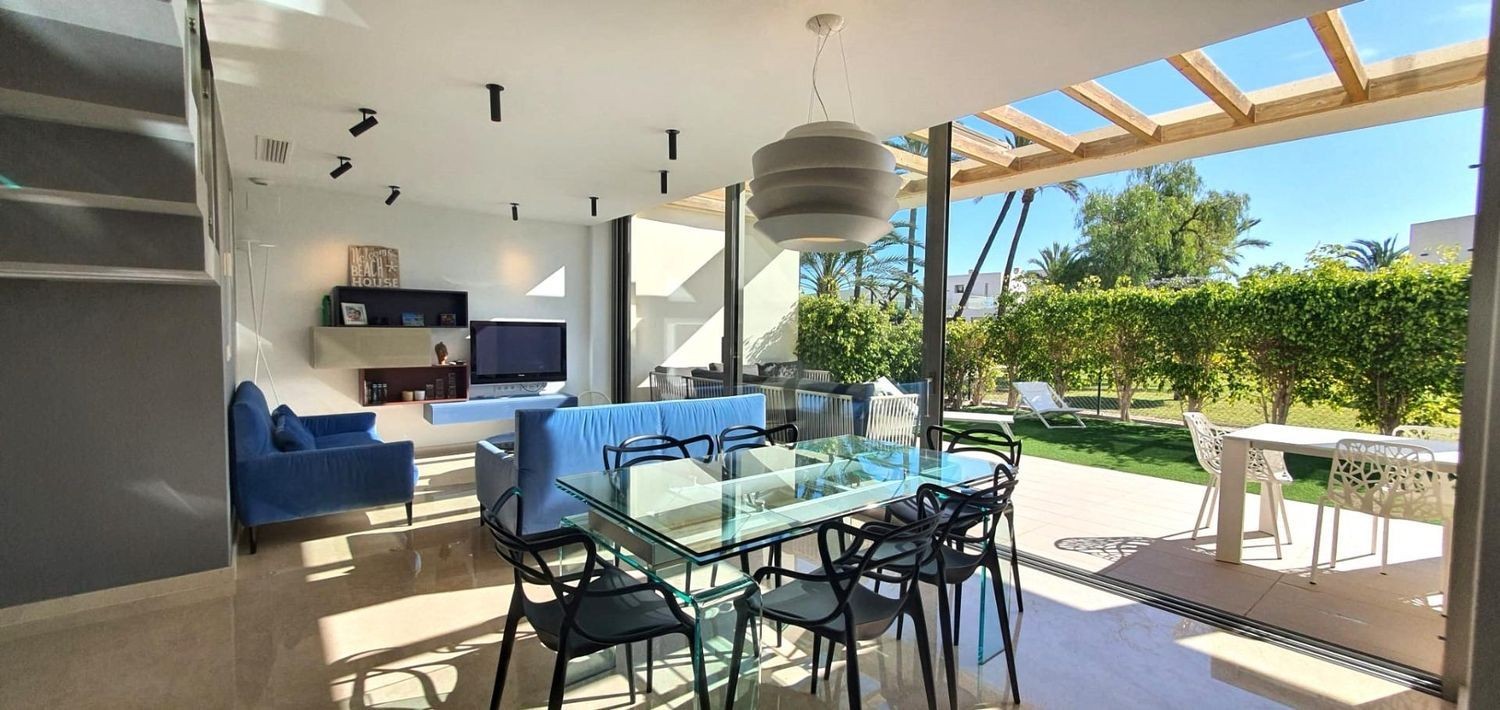 Villa i Villajoyosa, Alicante, Spanien 3 sovrum, 181 kvm. Nr. 133338