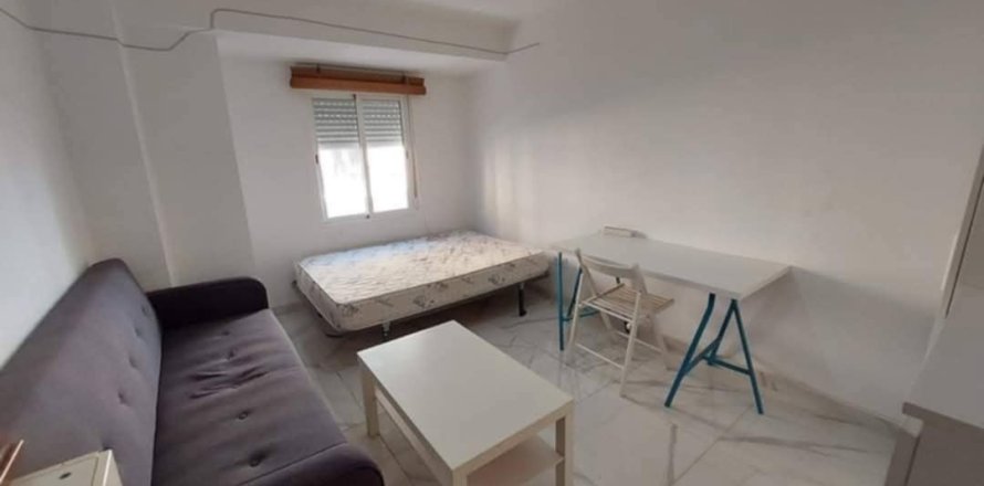 Apartment Valencia, Spain 4 bedrooms, 86 sq.m. No. 133335