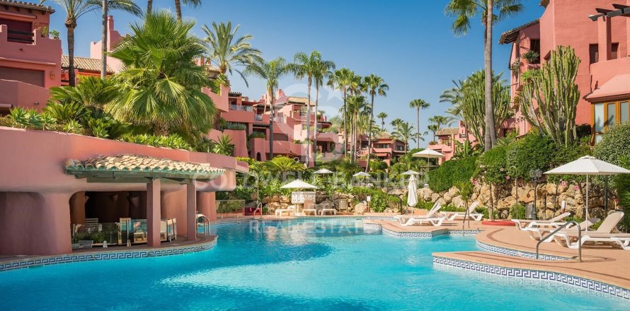 Квартира в Эстепона, Малага, Испания 3 спальни, 130м2 №158372