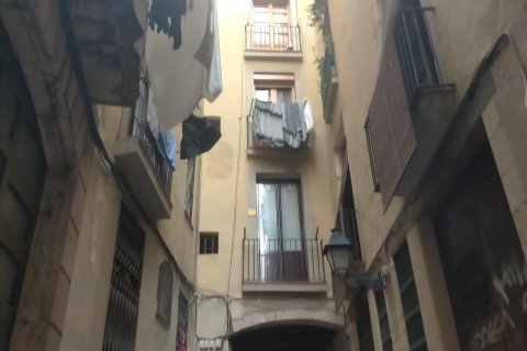 Commercial property for sale in Barcelona, Spain 2 bedrooms, 549 sq.m. No. 166953 - photo 3