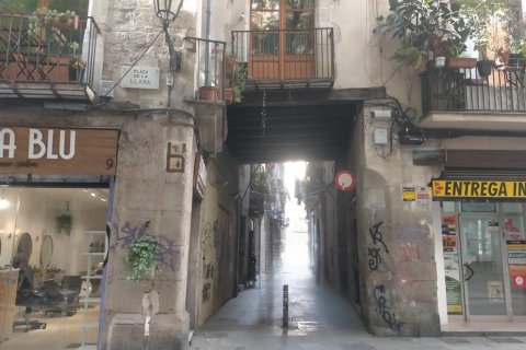 Commercial property for sale in Barcelona, Spain 2 bedrooms, 549 sq.m. No. 166953 - photo 9