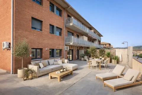 Huoneisto myytävänä Sant Celoni, Barcelona, Espanja, 3 makuuhuonetta, 125 m2 No. 166952 - kuva 2