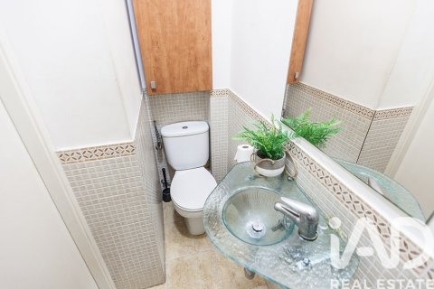 Huoneisto myytävänä Barcelona, Espanja, 1 makuuhuone, 32 m2 No. 152224 - kuva 11