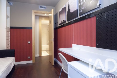 Paritalo myytävänä Barcelona, Espanja, 5 makuuhuonetta, 308 m2 No. 152228 - kuva 13