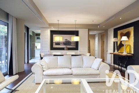 Paritalo myytävänä Barcelona, Espanja, 5 makuuhuonetta, 308 m2 No. 152228 - kuva 1