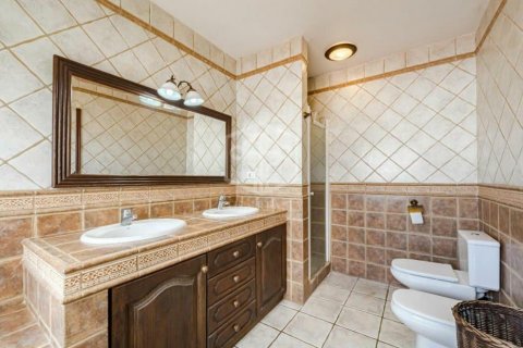Villa for sale San Miguel de Abona, Tenerife, Spain 4 bedrooms, 306 sq.m. No. 111049 - photo 9