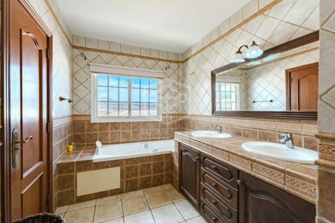 Villa for sale San Miguel de Abona, Tenerife, Spain 4 bedrooms, 306 sq.m. No. 111049 - photo 8