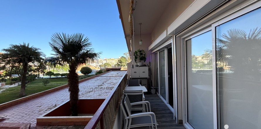 Apartment in Roses, Girona, Spain 1 bedroom, 63 sq.m. No. 185893