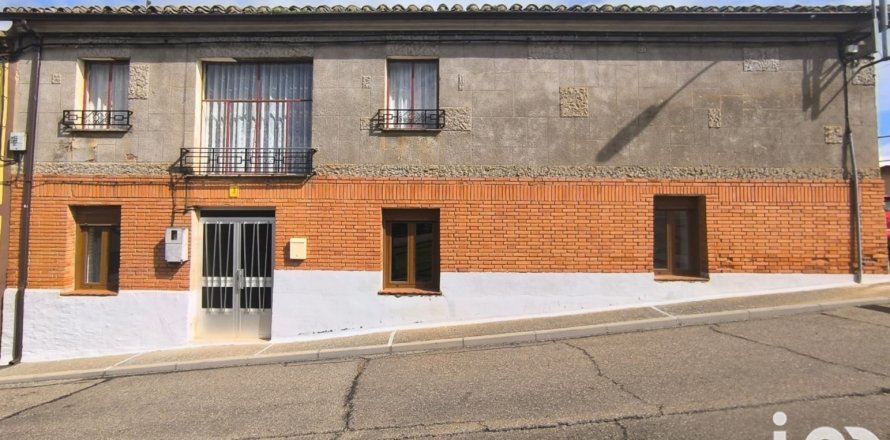 House in Castilfale, Leon, Spain 3 bedrooms, 364 sq.m. No. 185897
