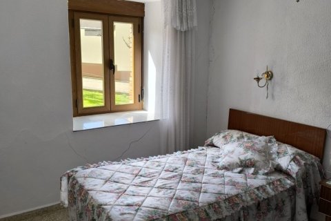 House for sale in Castilfale, Leon, Spain 3 bedrooms, 364 sq.m. No. 185897 - photo 7