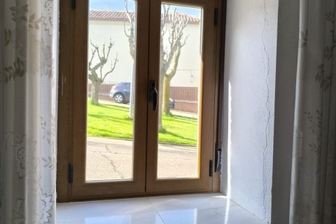 House for sale in Castilfale, Leon, Spain 3 bedrooms, 364 sq.m. No. 185897 - photo 18