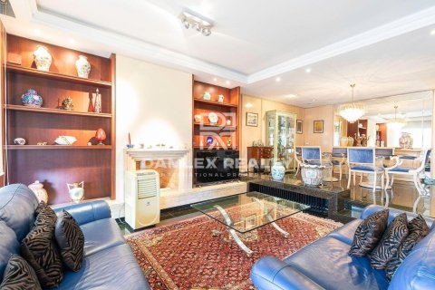 Kamienica w Lloret de Mar, Girona, Hiszpania 5 sypialni, 450 mkw. nr 176940 – zdjęcie 7