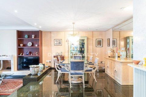 Kamienica w Lloret de Mar, Girona, Hiszpania 5 sypialni, 450 mkw. nr 176940 – zdjęcie 4
