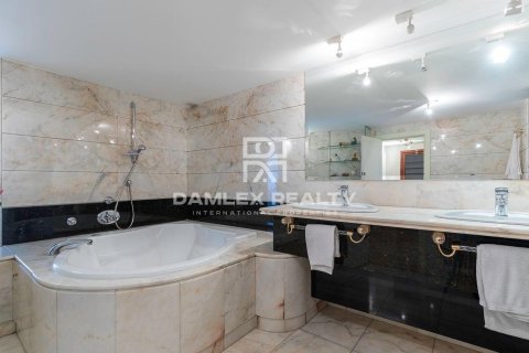 Kamienica w Lloret de Mar, Girona, Hiszpania 5 sypialni, 450 mkw. nr 176940 – zdjęcie 25