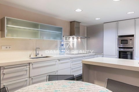 Kamienica w Lloret de Mar, Girona, Hiszpania 5 sypialni, 450 mkw. nr 176940 – zdjęcie 8