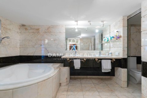 Kamienica w Lloret de Mar, Girona, Hiszpania 5 sypialni, 450 mkw. nr 176940 – zdjęcie 24