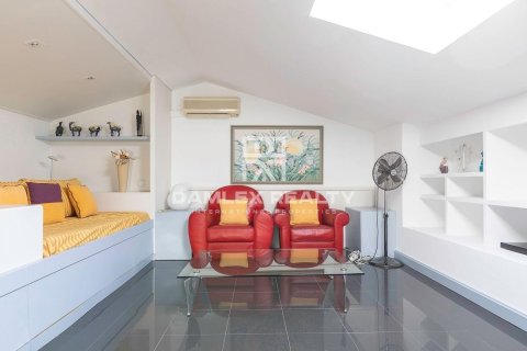 Kamienica w Lloret de Mar, Girona, Hiszpania 5 sypialni, 450 mkw. nr 176940 – zdjęcie 11