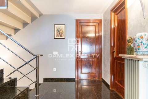 Kamienica w Lloret de Mar, Girona, Hiszpania 5 sypialni, 450 mkw. nr 176940 – zdjęcie 19