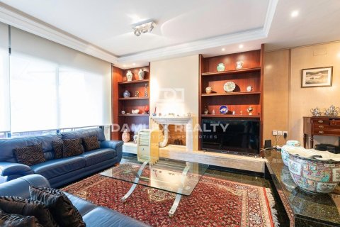 Kamienica w Lloret de Mar, Girona, Hiszpania 5 sypialni, 450 mkw. nr 176940 – zdjęcie 6