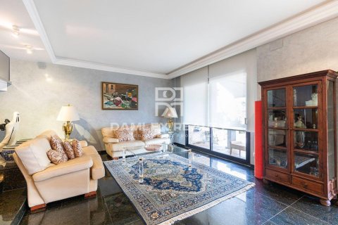 Kamienica w Lloret de Mar, Girona, Hiszpania 5 sypialni, 450 mkw. nr 176940 – zdjęcie 5