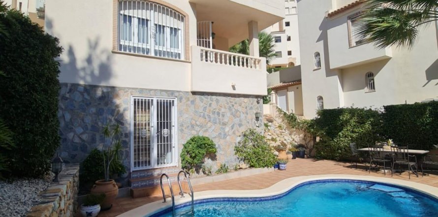 Villa a Alicante, Spagna 3 camere da letto, 124 mq. N° 155639
