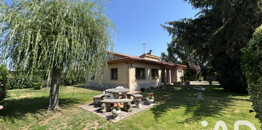 Hus i Villadangos del Paramo, Leon, Spanien 3 sovrum, 163 kvm. Nr. 194410