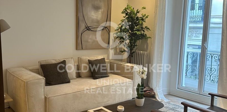 Apartment à Madrid, Espagne 2 chambres, 117 m2 No. 157182