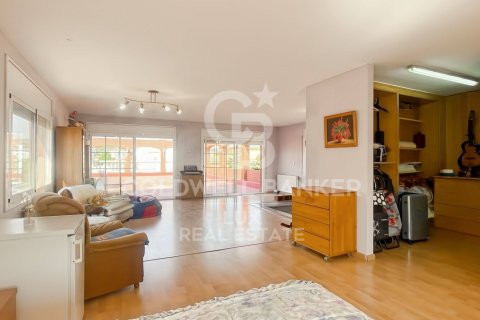 House for sale in Llers, Girona, Spain 5 bedrooms, 369 sq.m. No. 157186 - photo 5