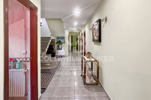House for sale in Llers, Girona, Spain 5 bedrooms, 369 sq.m. No. 157186 - photo 13