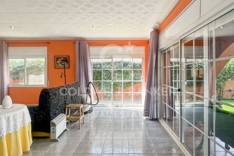 House for sale in Llers, Girona, Spain 5 bedrooms, 369 sq.m. No. 157186 - photo 4