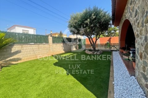 House for sale in Llers, Girona, Spain 5 bedrooms, 369 sq.m. No. 157186 - photo 3
