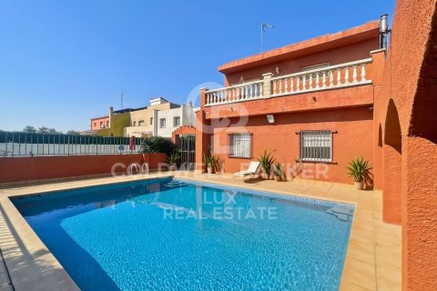 Hus i Llers, Girona, Spanien 5 sovrum, 369 kvm. Nr. 157186