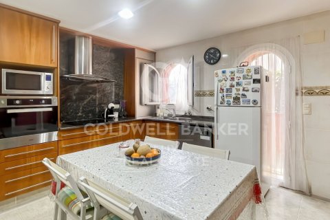 House for sale in Llers, Girona, Spain 5 bedrooms, 369 sq.m. No. 157186 - photo 6